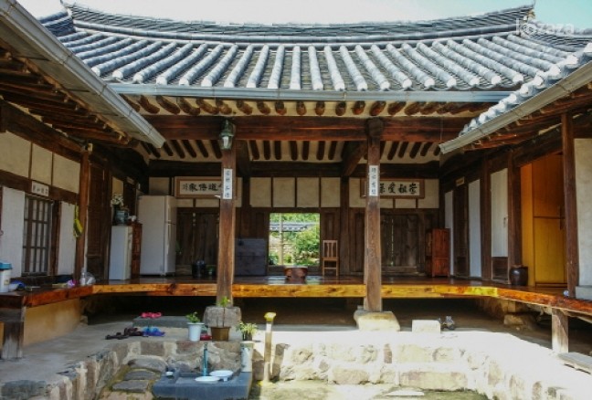 대구 옻골한옥마을 경주최씨 백불고택전경